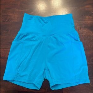 NWOT, Buffbunny Melina Hawaiian Blue Pocket Shorts, Size Small